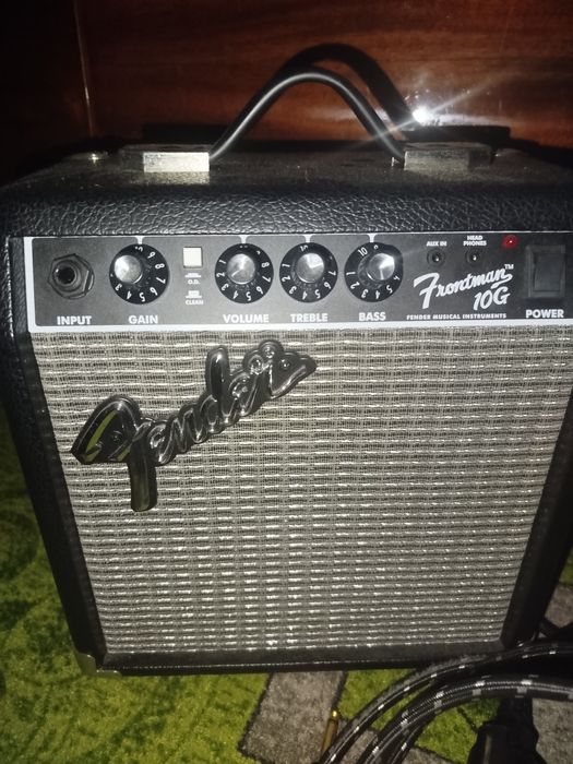 СРОЧНО! Комбік+ кабель Fender 10w