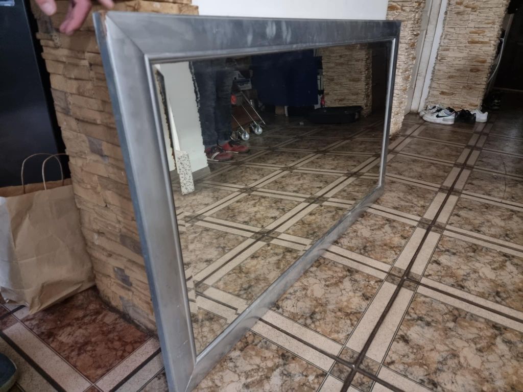 Lustro w ramie srebrnej wym.142×80