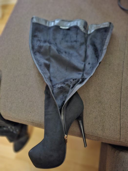 Продам чоботи  40 р. в хорошому  стані