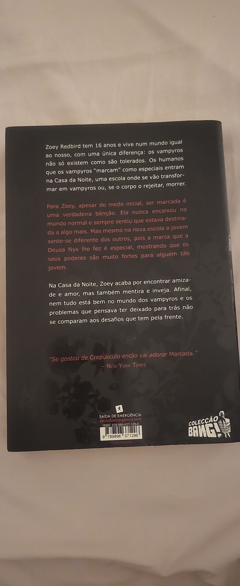 Livro de vampiros e romance "Marcada"