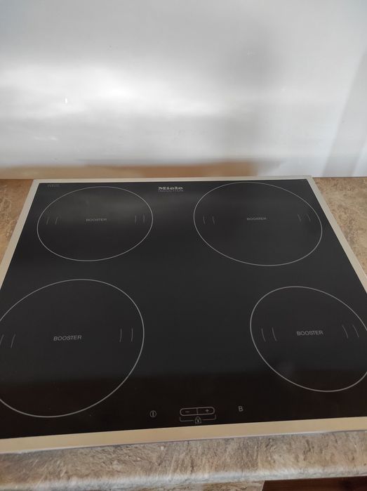 Индукционная варочная поверхность Miele KM 5722