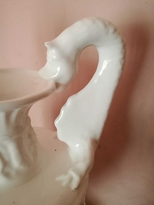 Ânfora em loiça branca vidrada