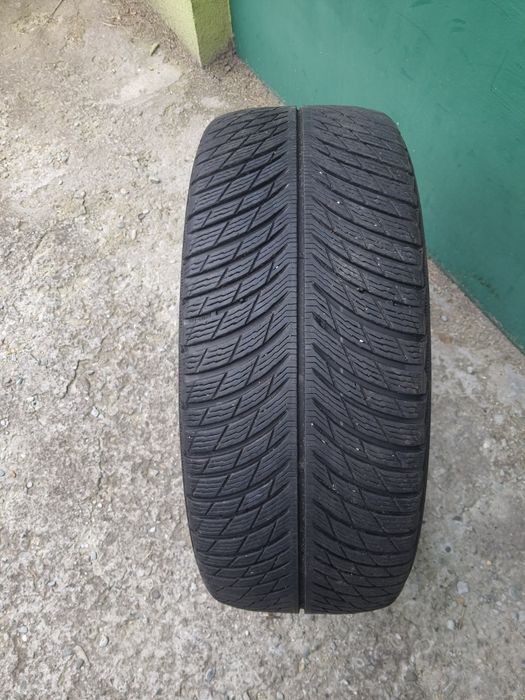 Opona zimowa  235 /50/18 Michelin