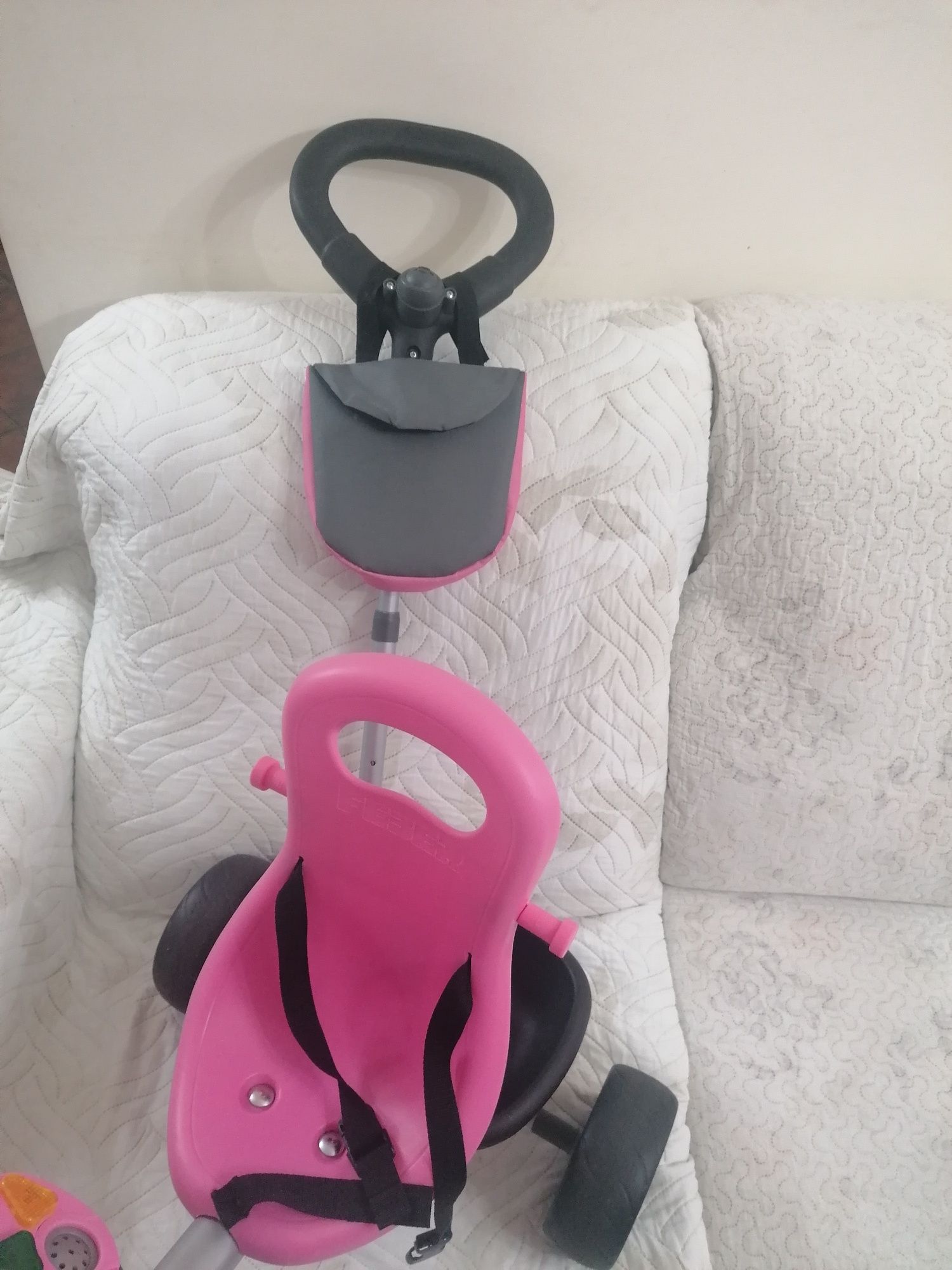 Triciclo rosa com sons