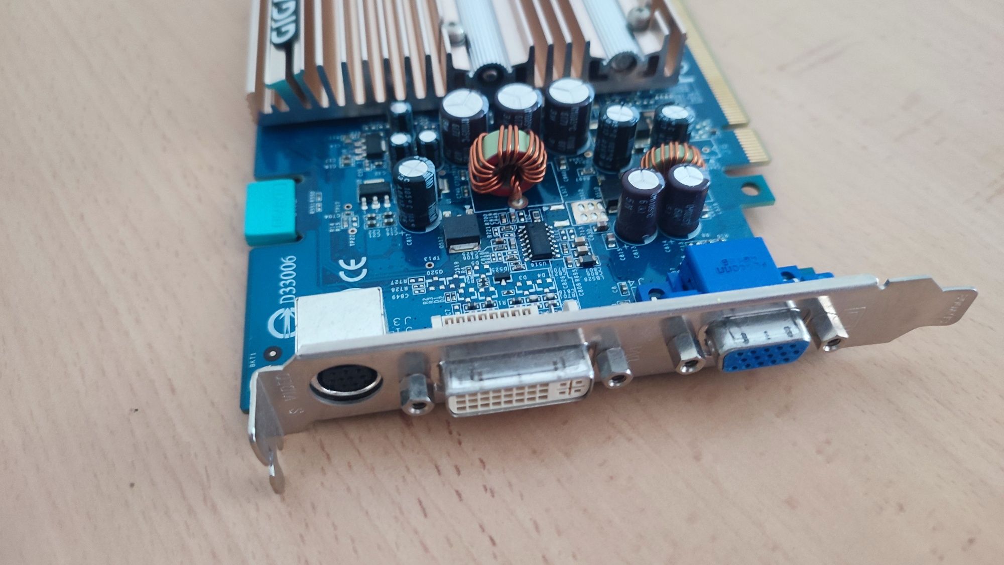 Karta graficzna GIGABYTE GeForce  256mb 128 bit GV-NX76G256D-RH