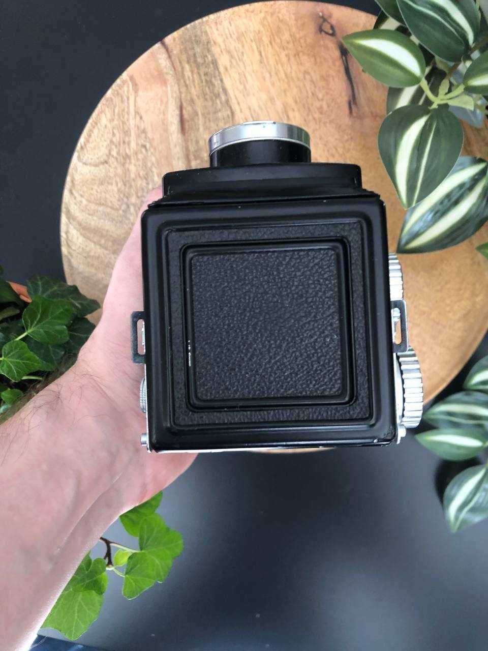 Плівочна фотокамера Firstflex TLR