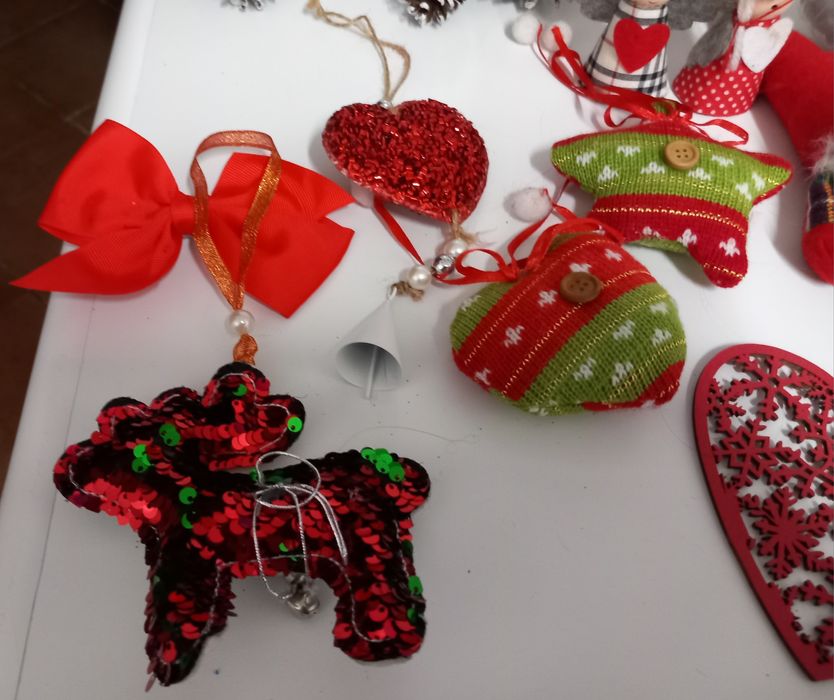 ENFEITES DE NATAL CASA E ÁRVORE.Quarto,Sala,Cozinha,loja,Garagem,Hall.