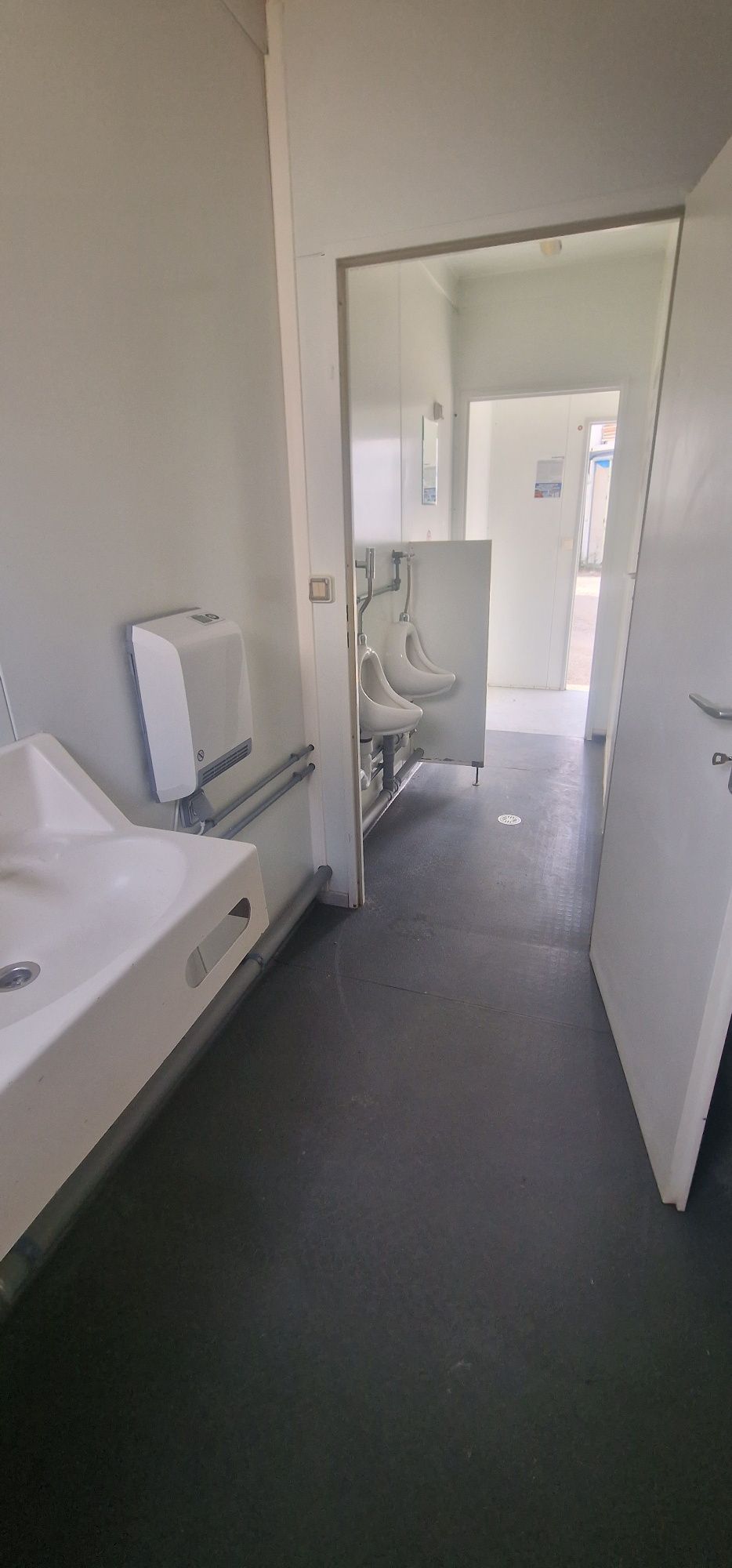 Kontener Sanitarny Wc Toaleta  Pisuar prysznice