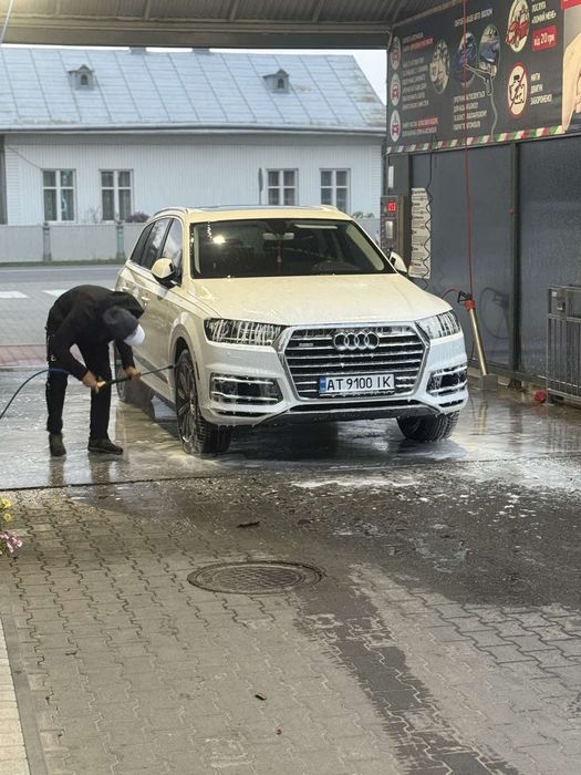 Продам Audi q7 2016