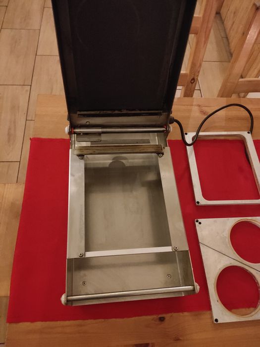Na sprzedaż zgrzewarka do tacek pojemników z żywnością