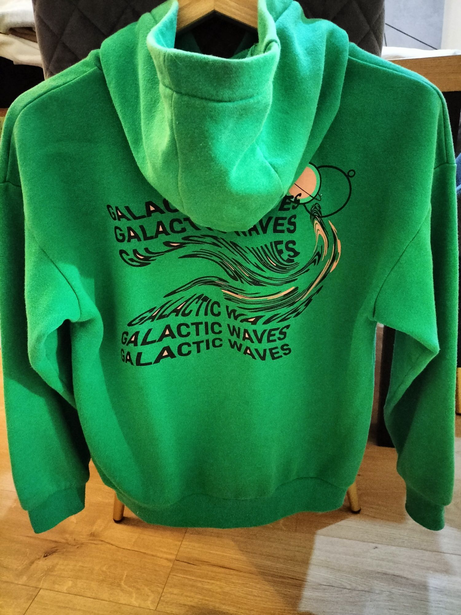Bluza młodzieżowa z kapturem RESERVED w rozm 146