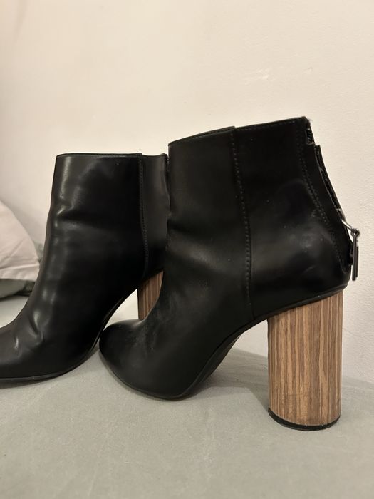 Czarne botki na obcasie Bershka 38 na słupku drewnianym