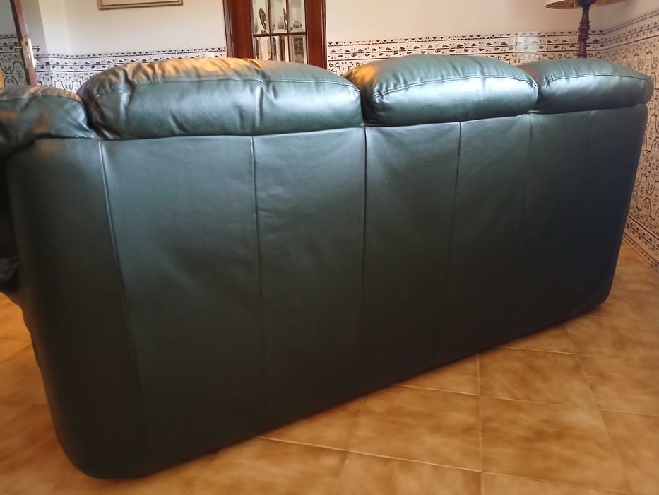 Sofá 3 lugares+2 cadeirões, pele italiano, muito confortável