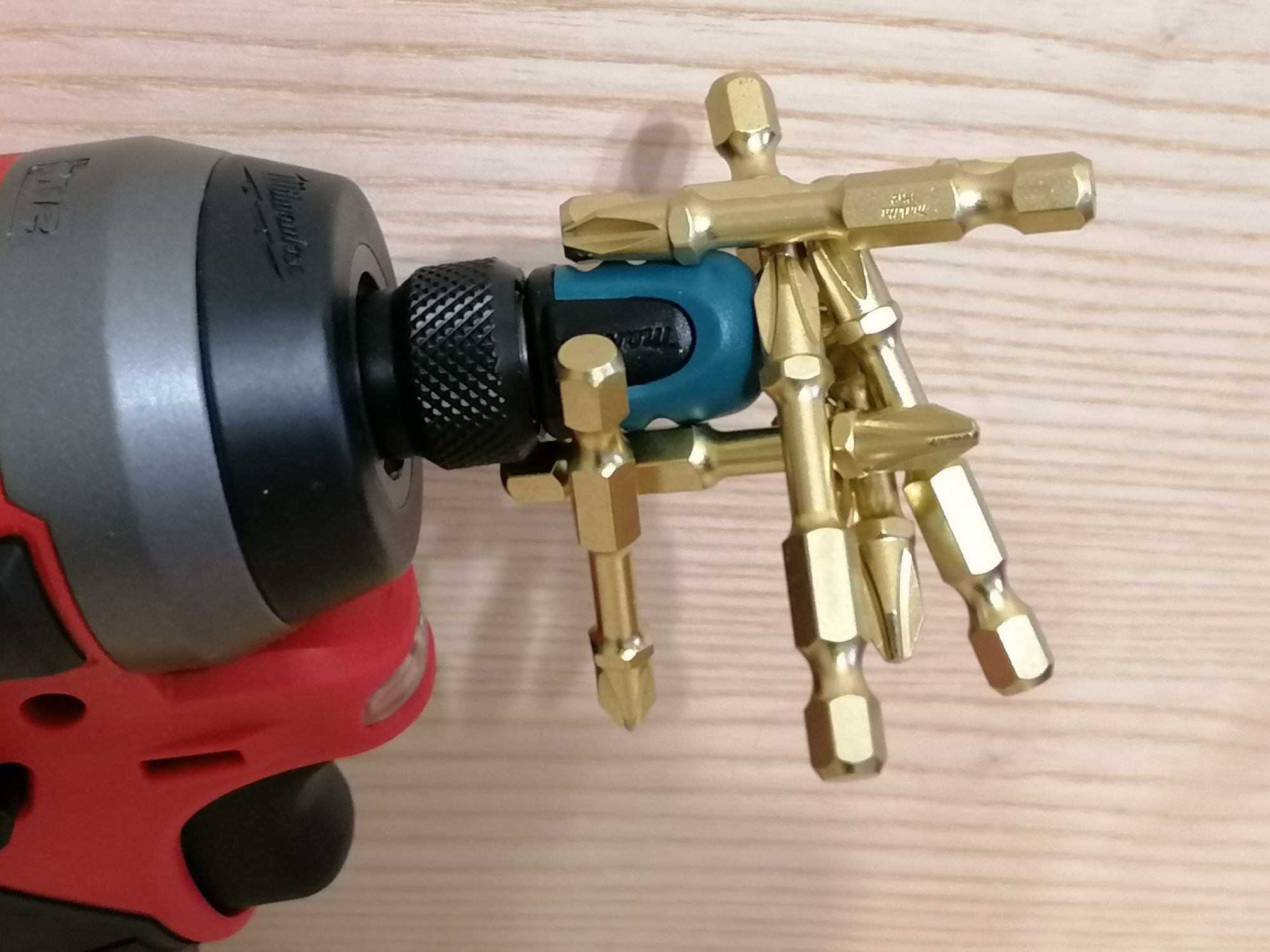 Makita gold impact PREMIER, магніт на біти, насадки.