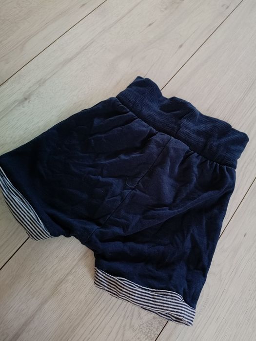 Spodenki krótkie eleganckie roz 74 marka Pepco stan jak na zdjęciu kol