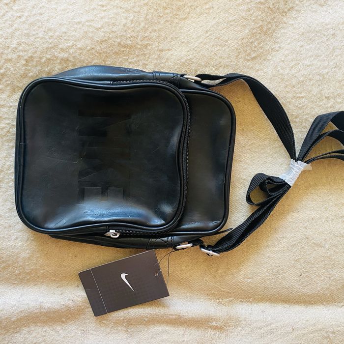 Продам чорну сумку Nike чоловічу нову