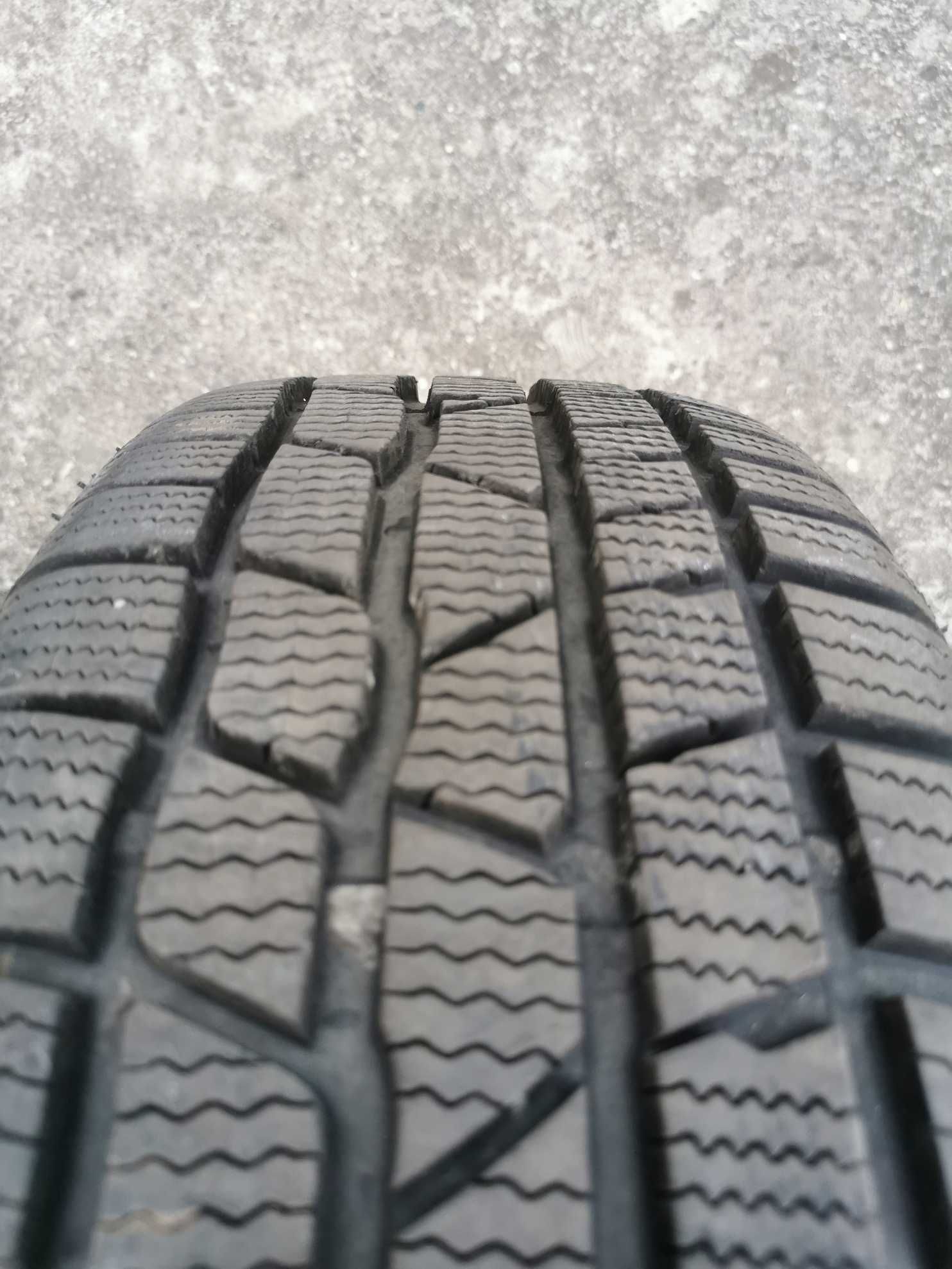 Nowe opony zimowe 205/60 R16 na stalowych felgach GM
