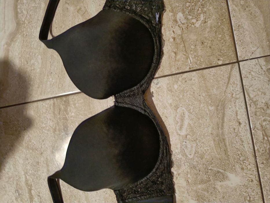 Biustonosz czarny 75 E