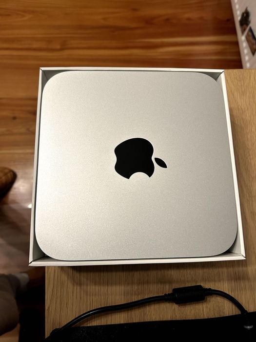 MAC mini z dyskiem SSD 500 GB