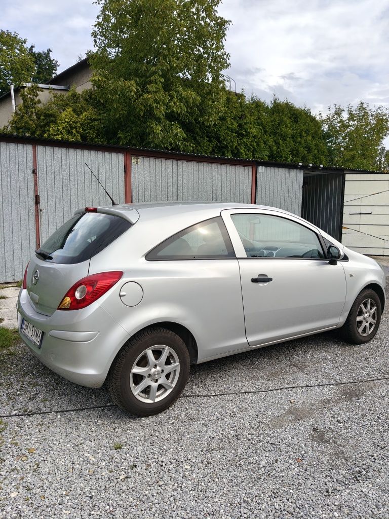 Opel Corsa D 1.0 w dobrym stanie