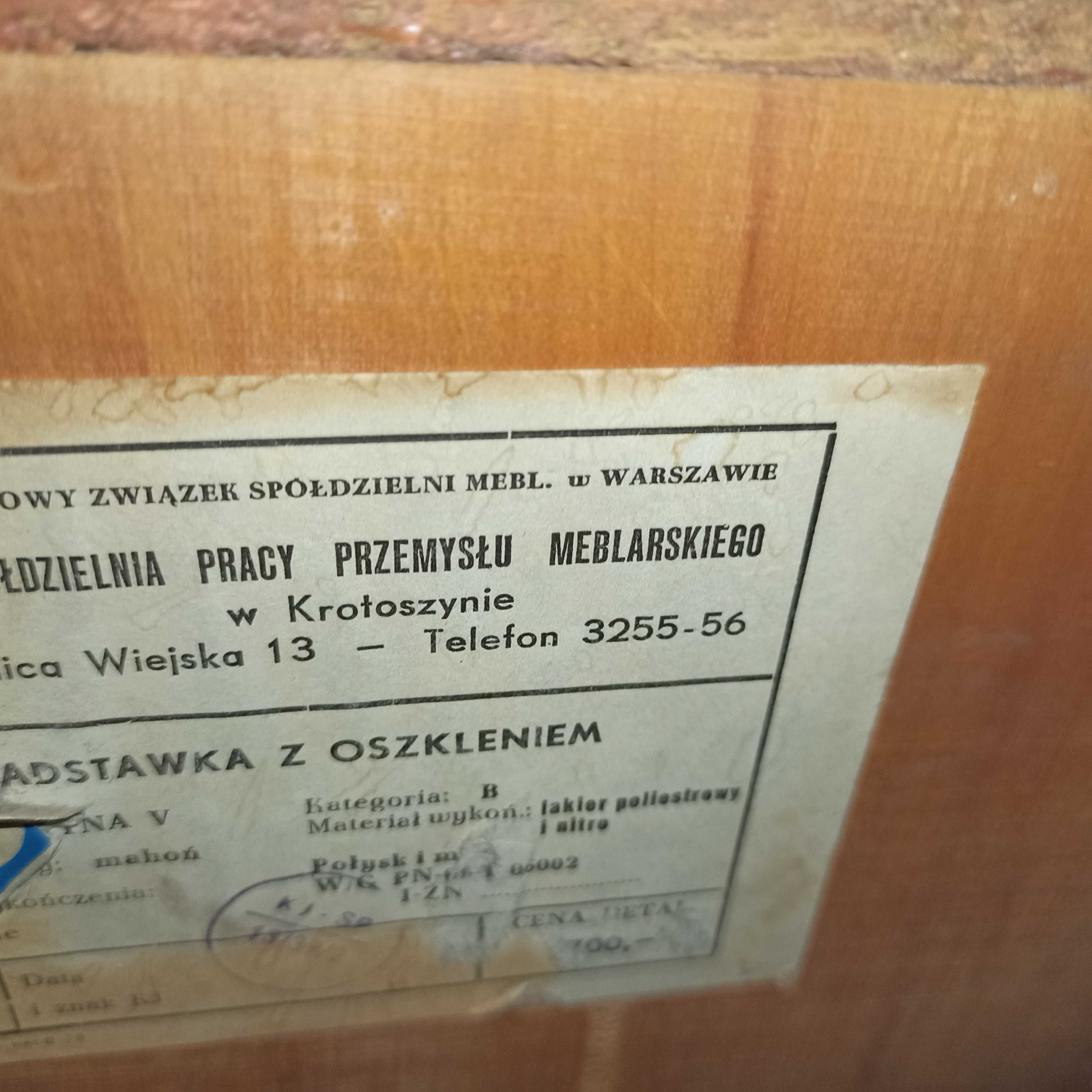 Meble z czasów PRL wysoki połysk. Stół krzesła.