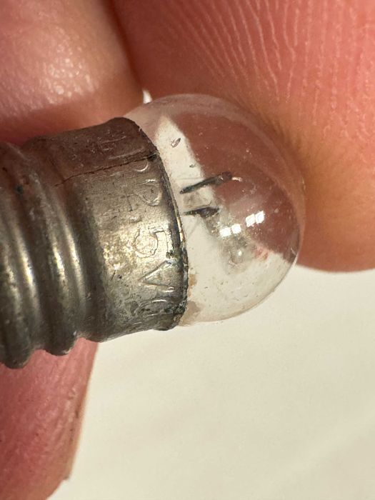 Małe żarówki żaróweczki do latarek, zabawek PRL - 19 sztuk w komplecie