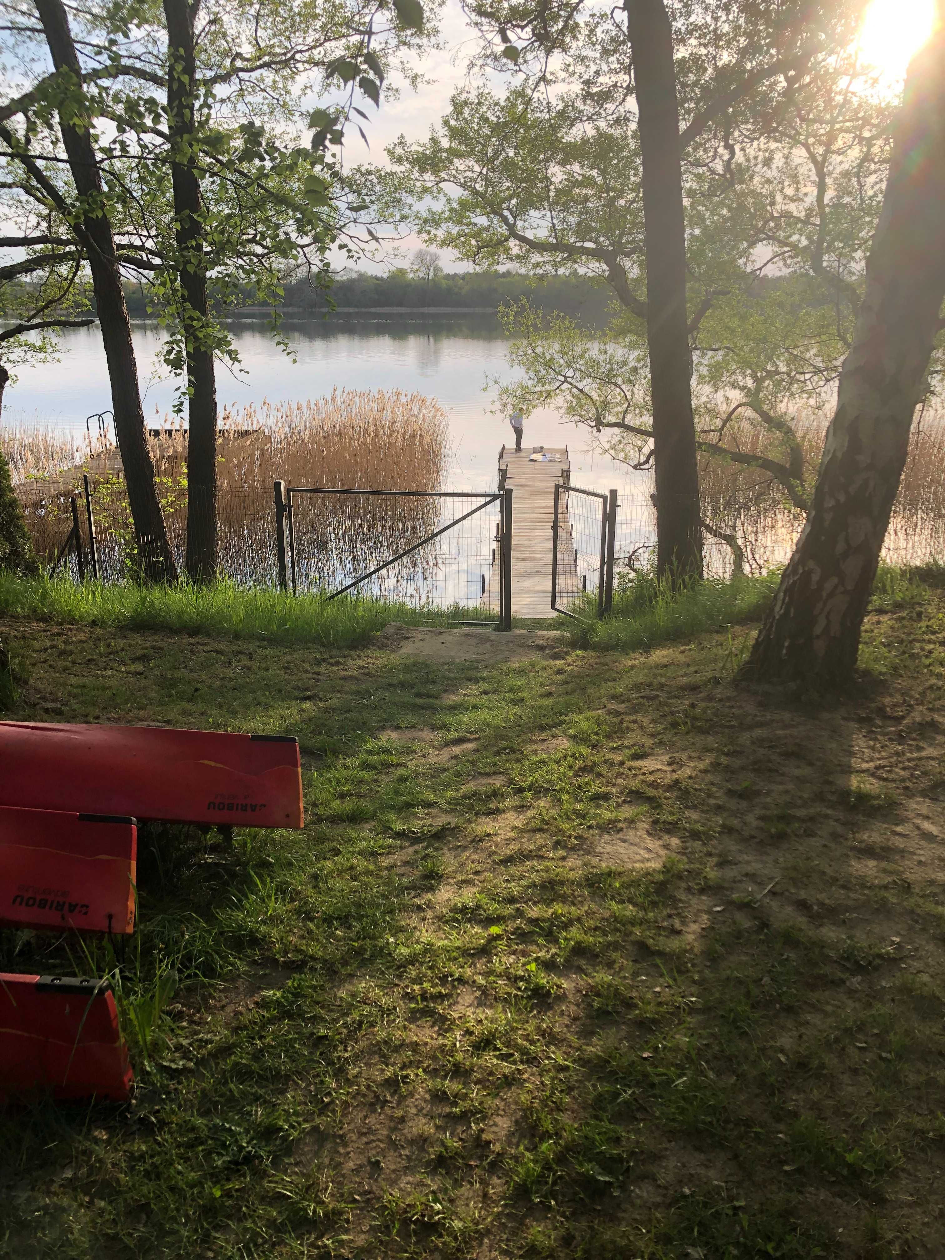 Domek nad jeziorem z własną linią brzegową