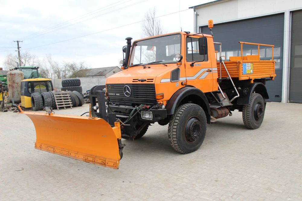 Mercedes-Benz UNIMOG U 2450 z Niemiec  Unimog moc 240 KM