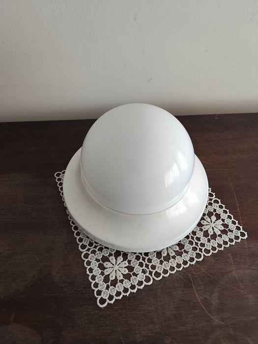 Lampa sufitowa kinkiet UFO z mlecznym szklanym kloszem biała retro PRL
