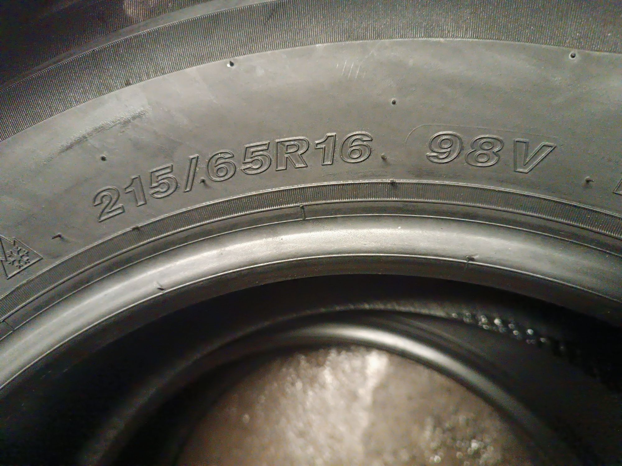 Sprzedam bardzo ładne Opony 215/65 r16