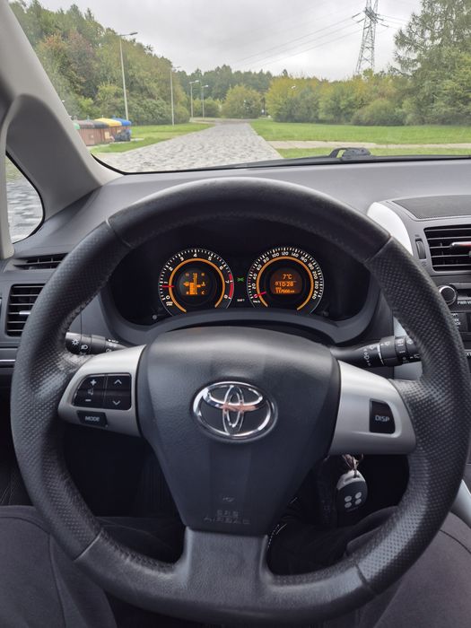 Toyota Auris 1.6 Benzyna