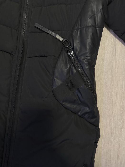 Жіноче пальто-пуховик чорне