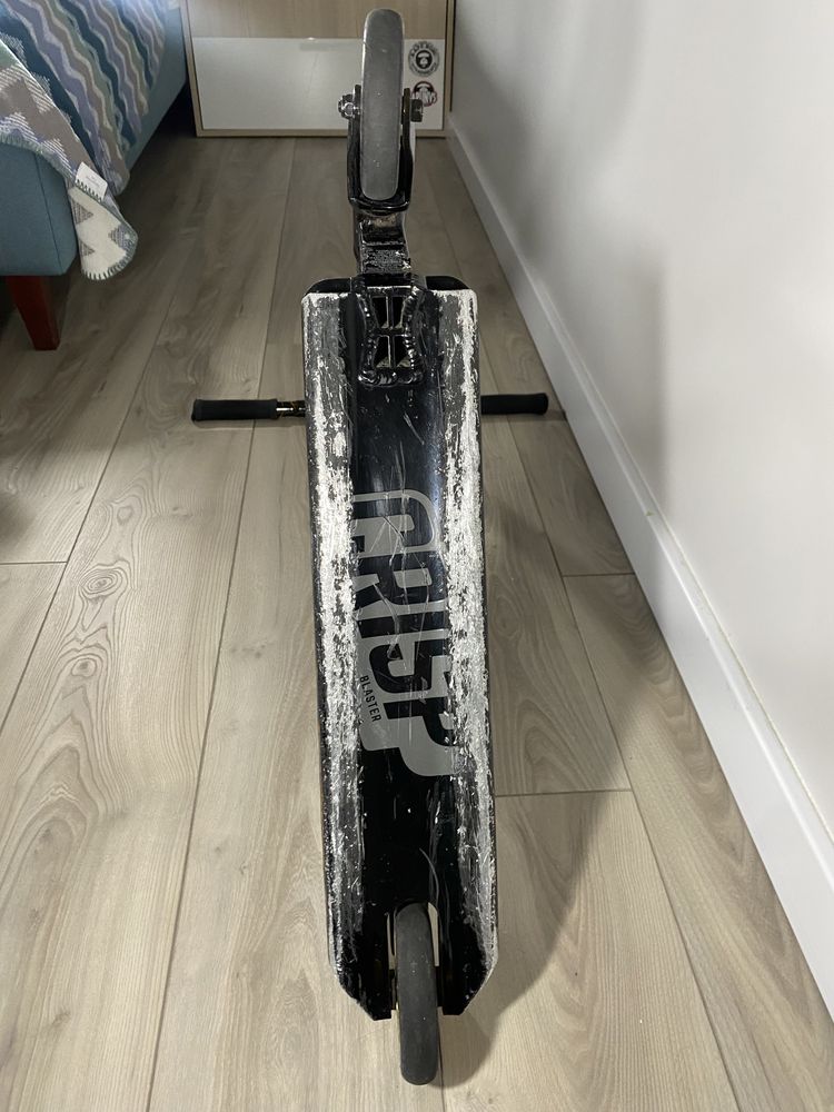 Трюкачний самокат Crisp Blaster Black/Gold