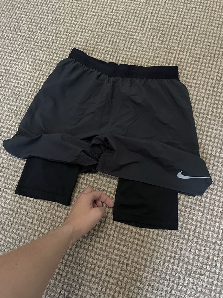 спортивні шорти Nike з лосинами