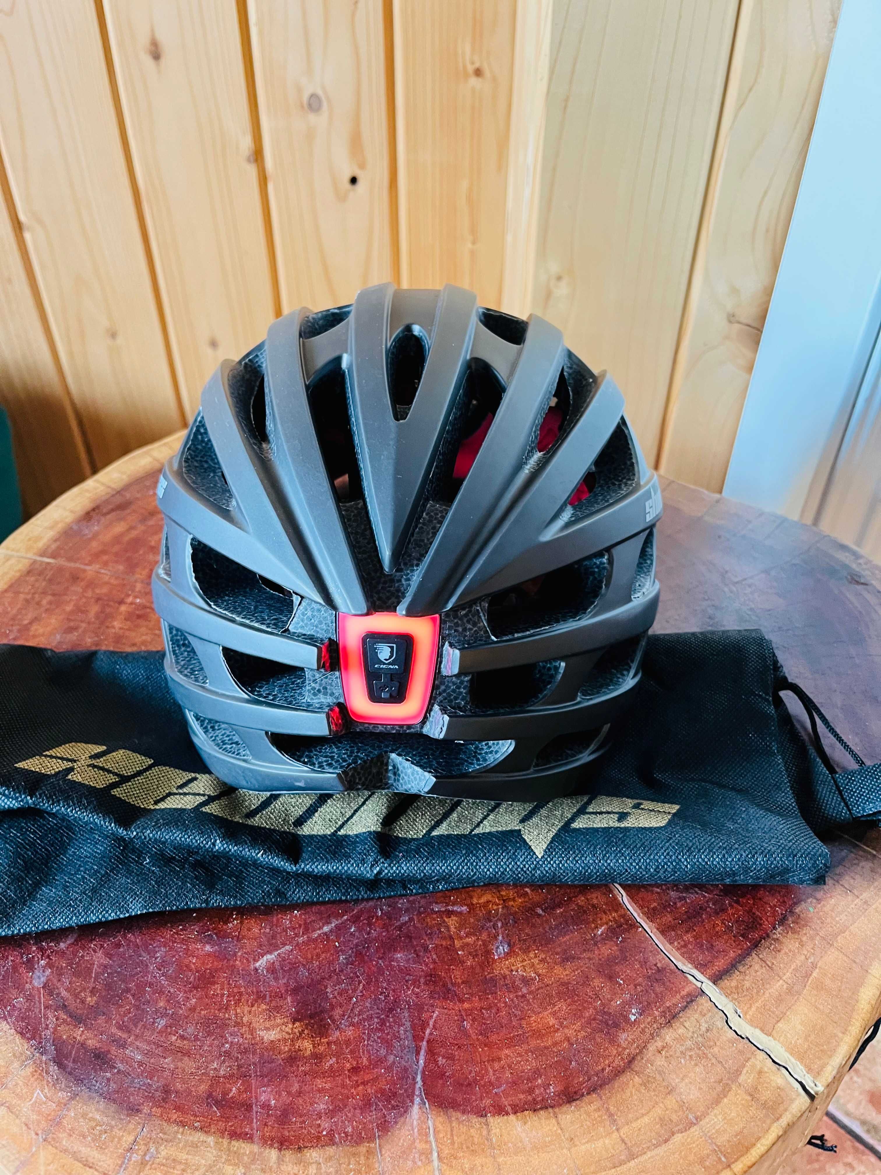 Shinmax kask rowerowy z wizjerem roz. 57-62 cm