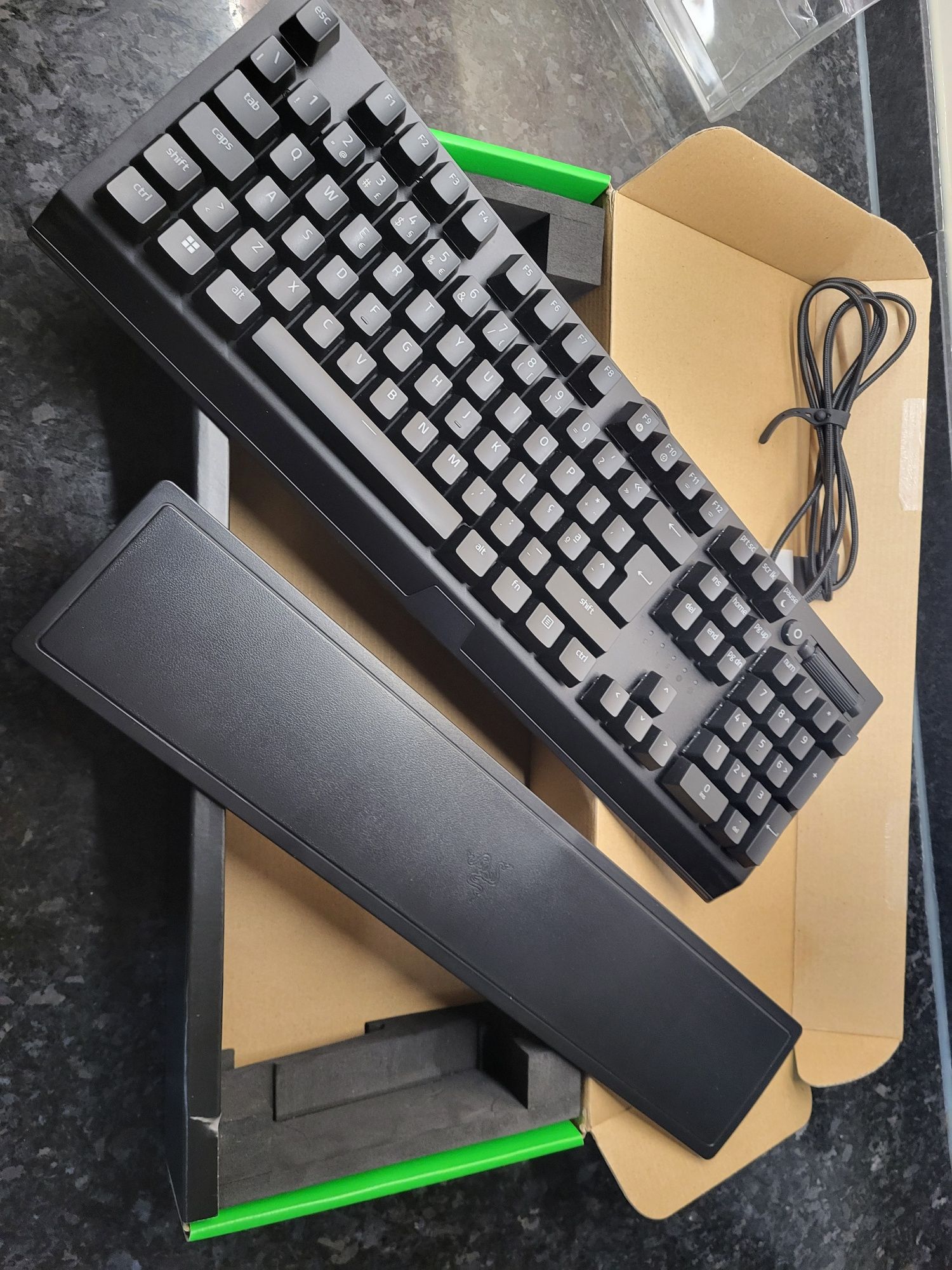 Teclado Gaming RAZER Blackwidow V3 (Mecânico - Portugues - Preto)