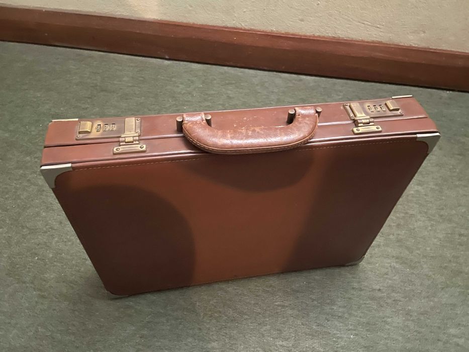 Pasta Executiva Vintage – Pele Castanha com Fecho de Combinação