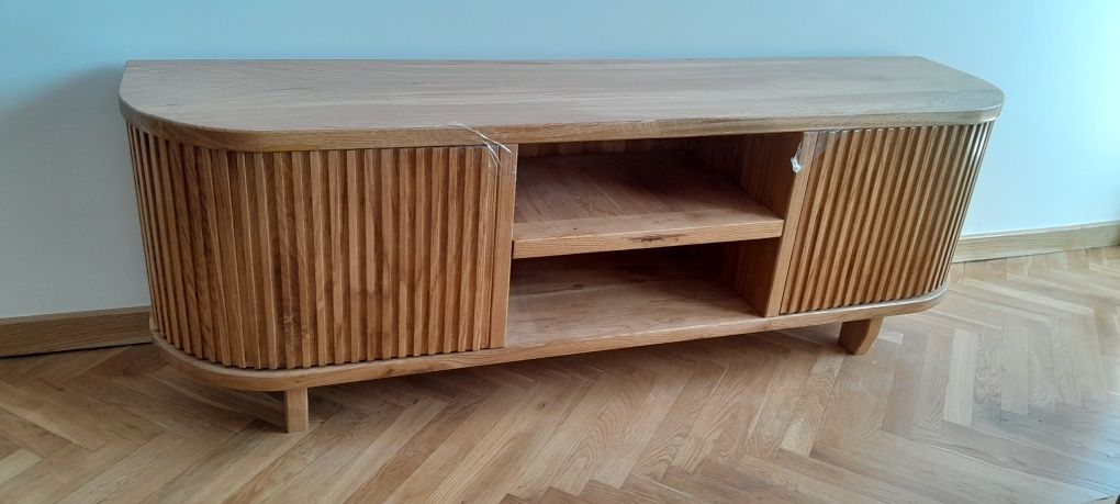 Łóżka szafki dzwi schody