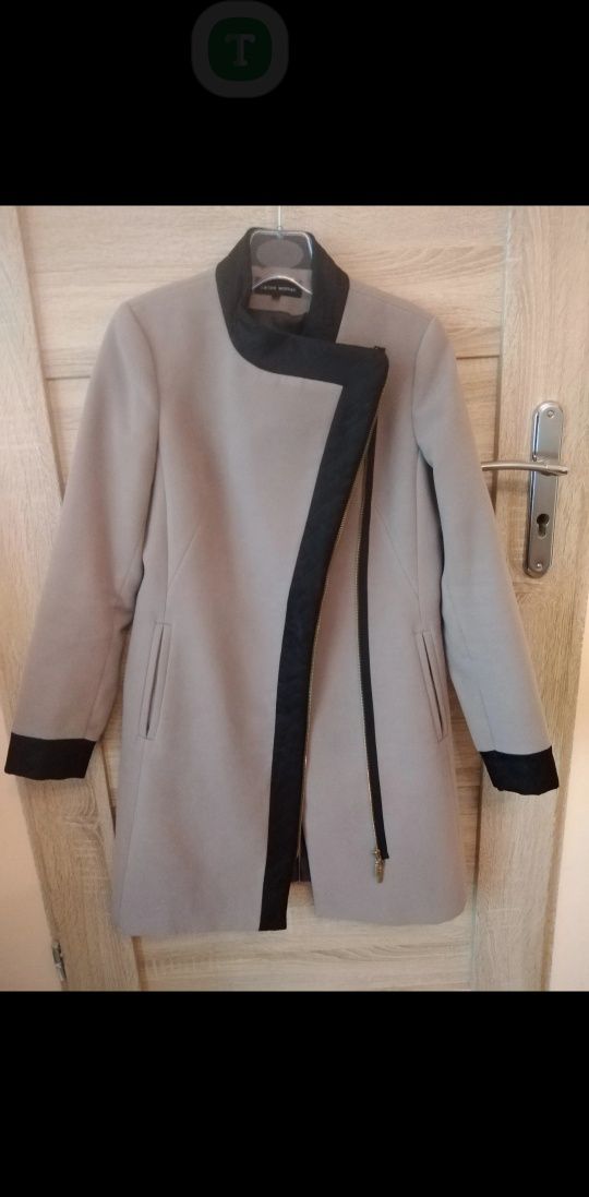 Beżowy elegancki płaszczyk rozmiar S/36