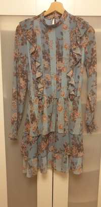 Sukienka z falbanami kwiaty niebieska Rozmiar 34 Mohito