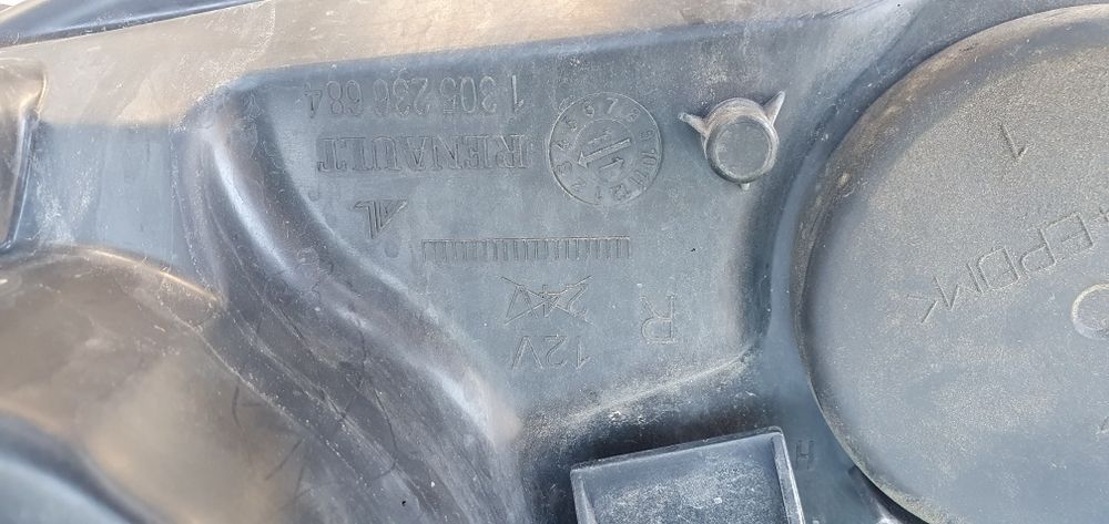 Farol Dacia Duster direito 2011