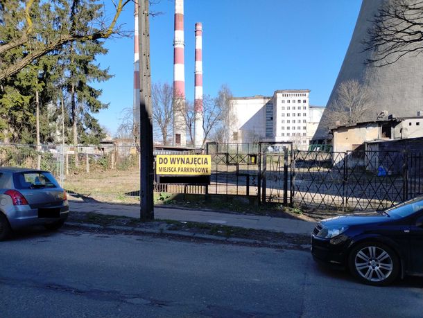 Miejsce postojowe , parkingowe wynajmę . Plac magazynowy.