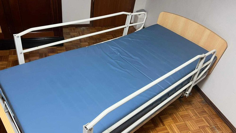 Cama articulada eléctrica elevatória