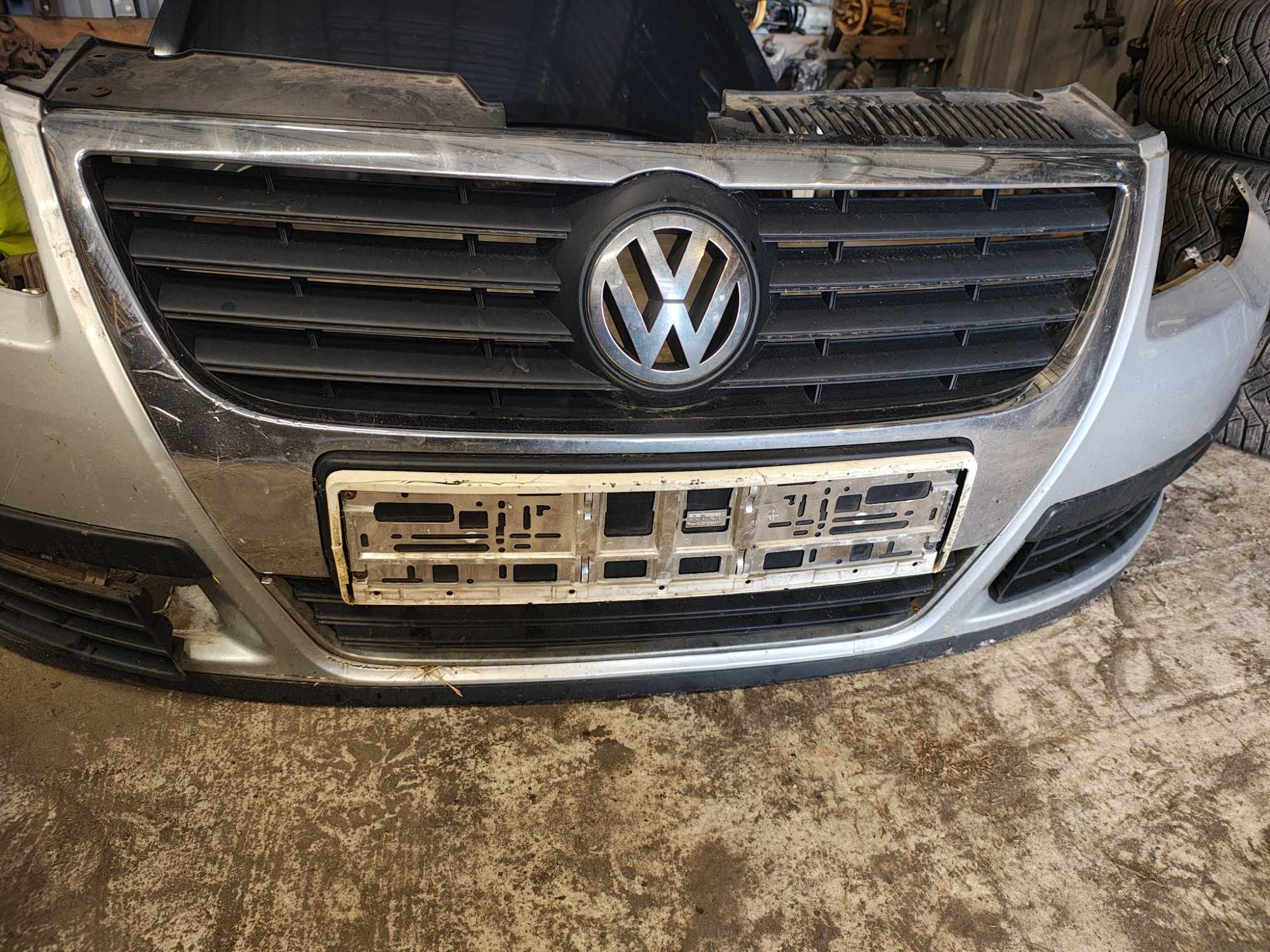 Volkswagen Passat B6 zderzak przedni LA7W