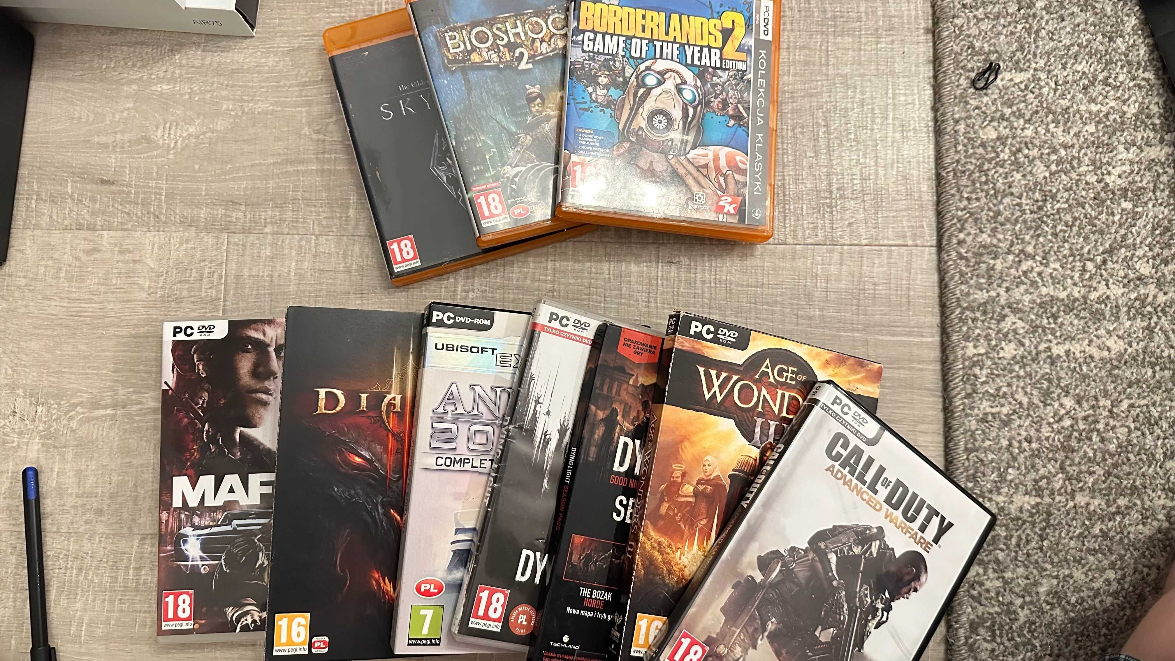 Pudełka z gier wraz z płytami (bez kodów STEAM)