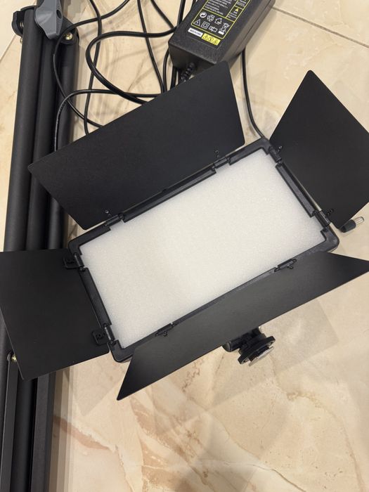 Відео світло U - 600 зі штативом