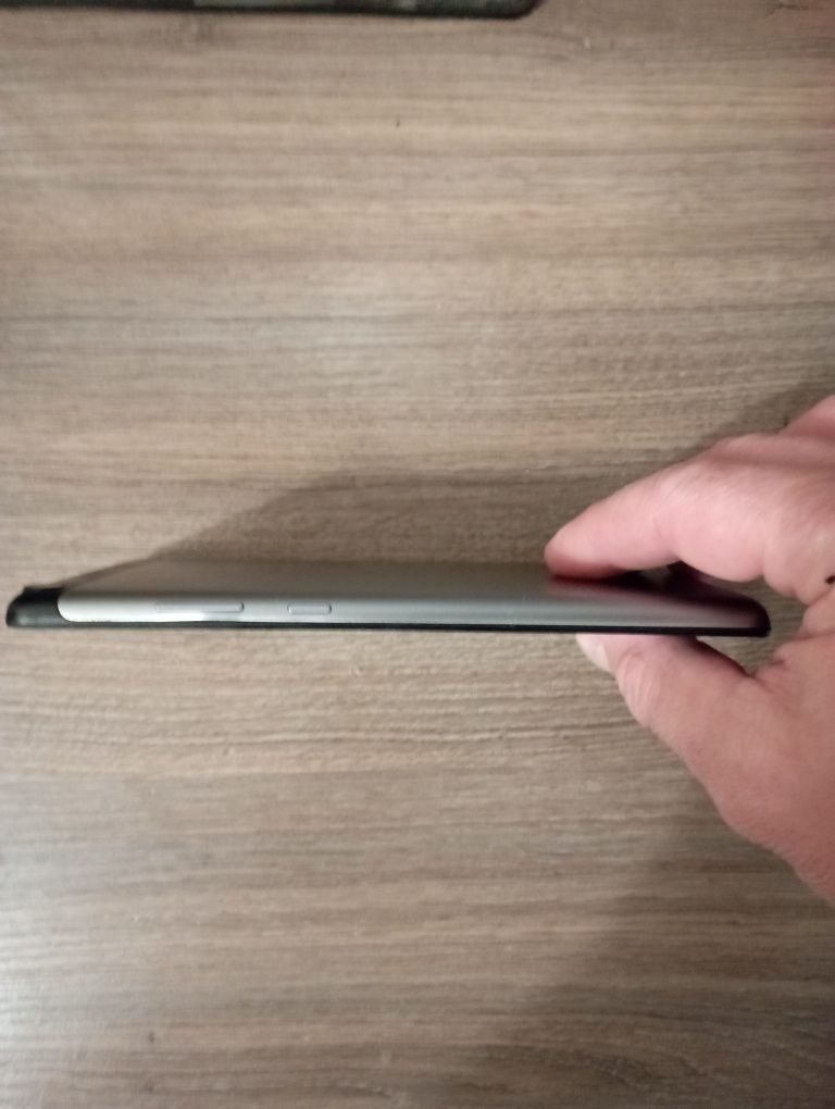 HUAWEI BG2-W09 Планшет