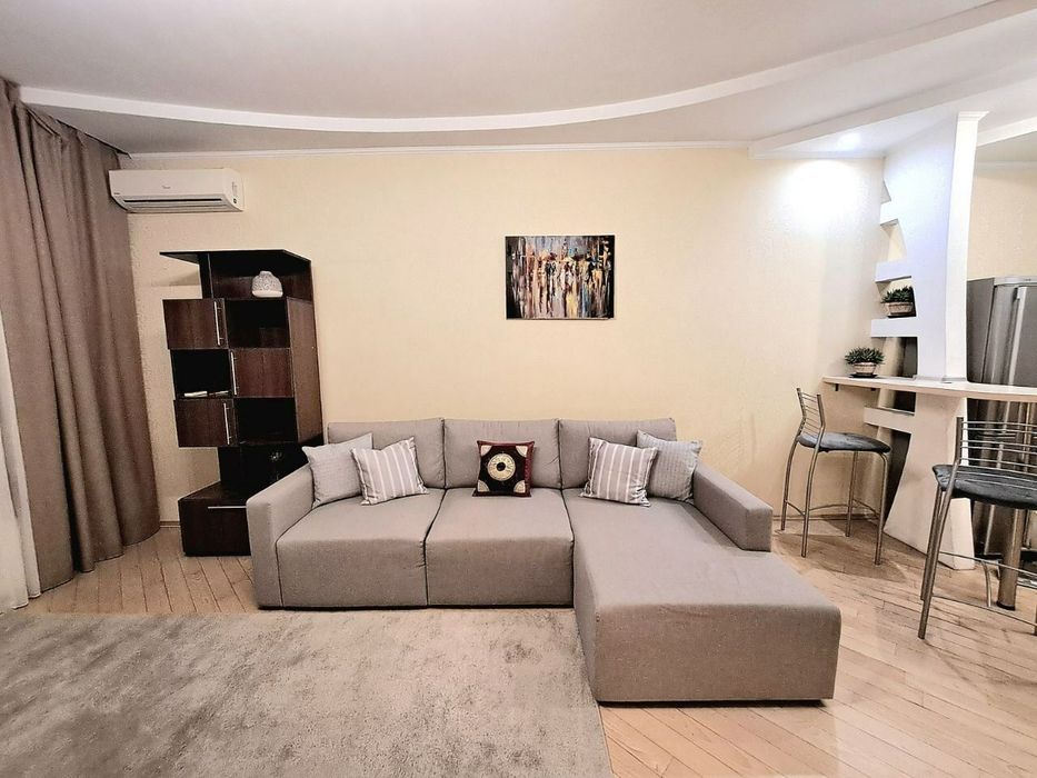 2-х кімнатна, центр, подобово, вул. Катеринича, квартиры посуточно