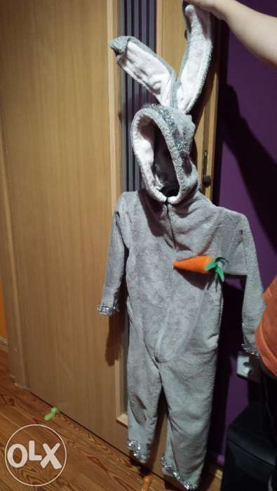 Сдам на прокат карнавальный костюмчик зайчика на 4-6 лет