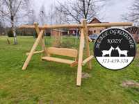 Drewniana huśtawka ogrodowa z grubych bali / Plac zabaw / Stelaż